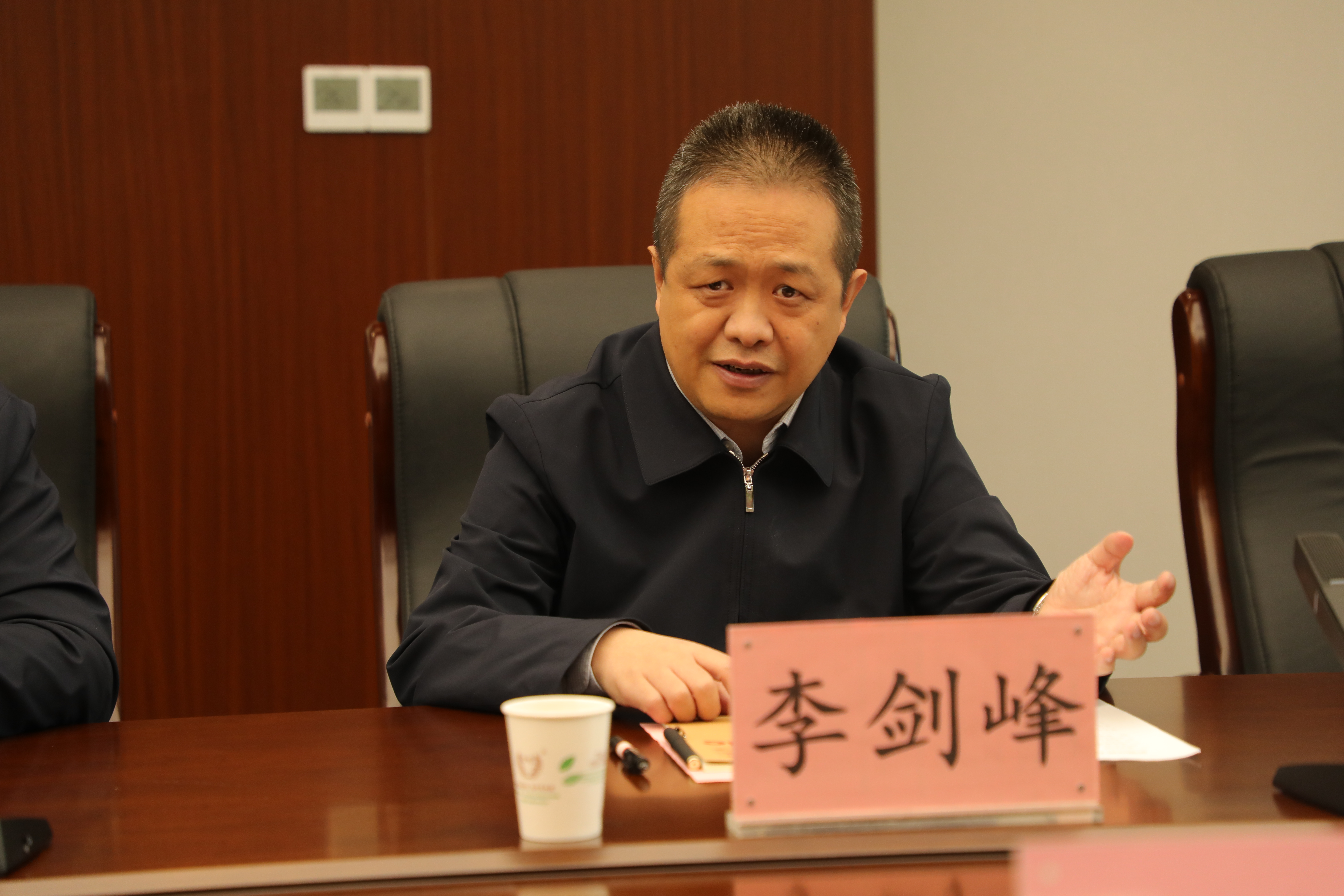 新疆医科大学人才供需交流座谈会在我院成功召开