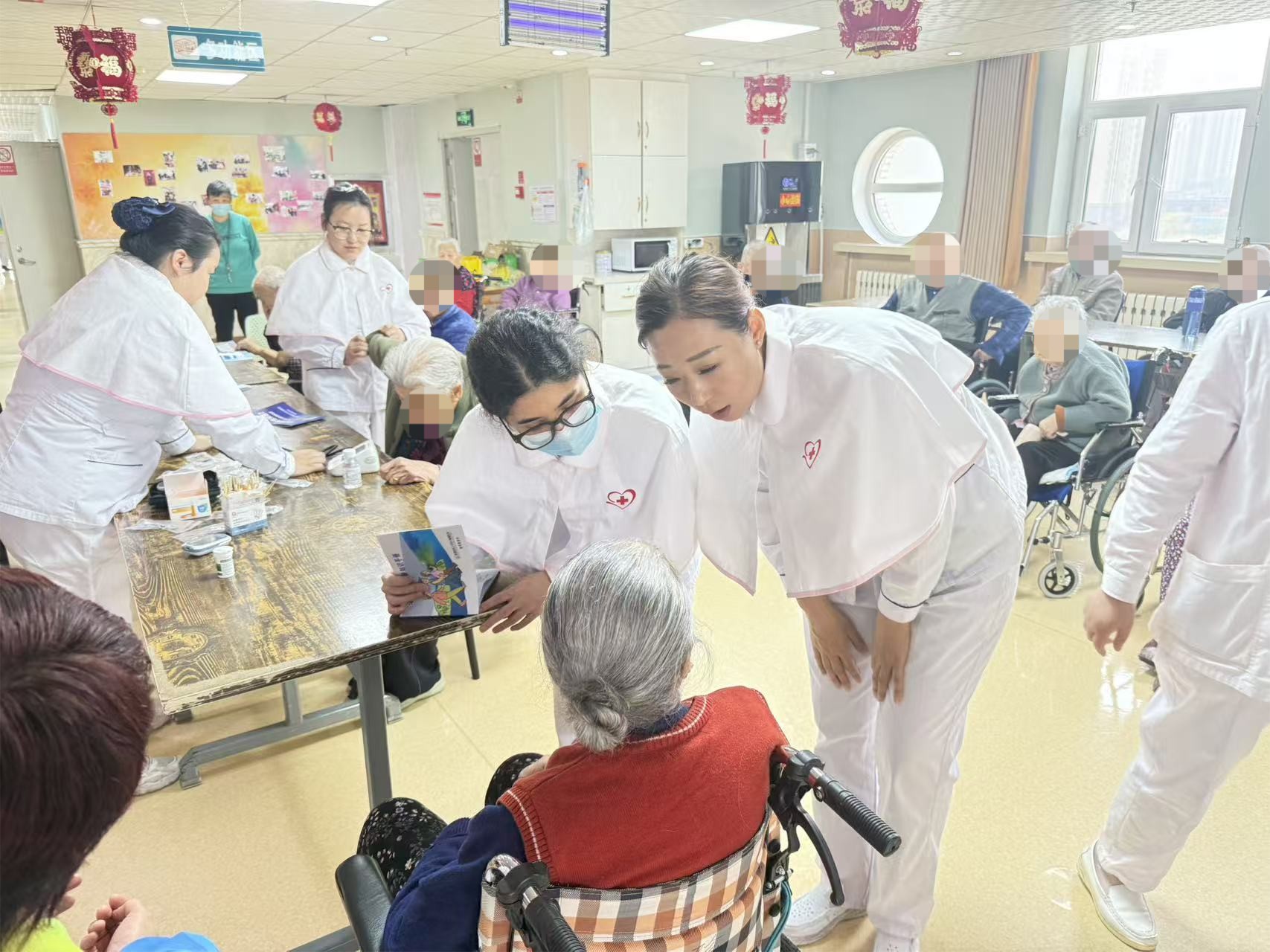医心暖夕阳！我院老年医学科走进养老院送健康
